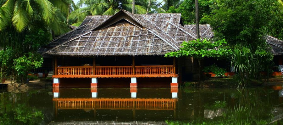 Cottage und Lagune im Kadappuram Beach Resort