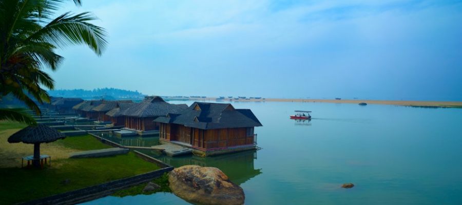 Floating Cottages im Poovar Island Resort, Ayurveda in Kerala