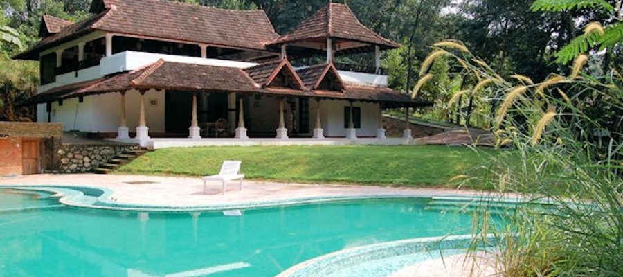 Duke's Forest Lodge Hauptgebäude mit Pool, Ayurveda in Kerala