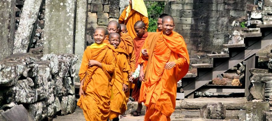 Mönche in Angkor Wat, Rundreisen Kambodscha